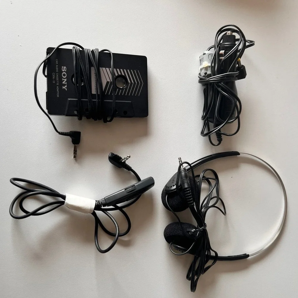 Sony Discman ESP2 D-E459CK Portable CD Player Car Ready Kit Vintage 1999 Silver
